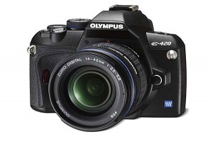 全球最輕最細、內置人面對焦：Olympus E-420