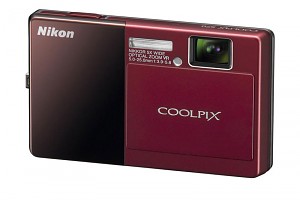 3.5 吋 Touch OLED 顯示：Nikon CoolPix S70
