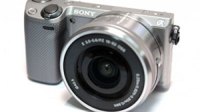 Sony NEX-5T HK$5990 預售展開，電子變焦 G 鏡、蔡司 E Mount 鏡齊齊登場