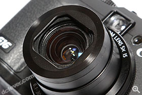 沿用上一代的 28-140mm f/1.8-2.8 等效鏡。