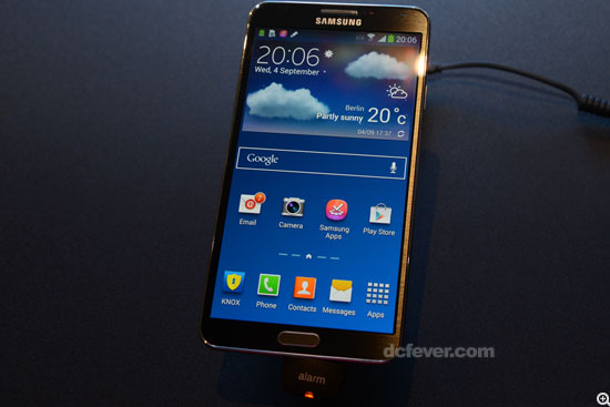 親身手持 Samsung Galaxy Note 3，初步的感覺是比上代更薄更輕身