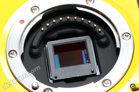 感光元件尺寸為略大的 1/1.7 吋，提供 1240 萬的解像。