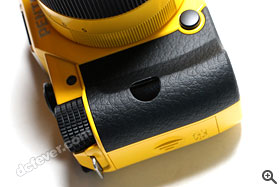 雖然細小，不過機身仍有手握位置。