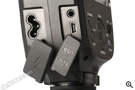Power Pack、閃燈同步以及 USB 插口。