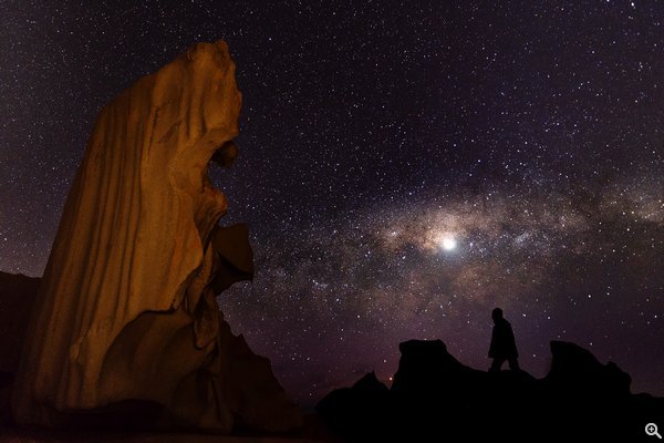 Remarkable Rocks 的壯麗銀河(SLT-A99V、ISO3200、16mm、f/2.8、30s)