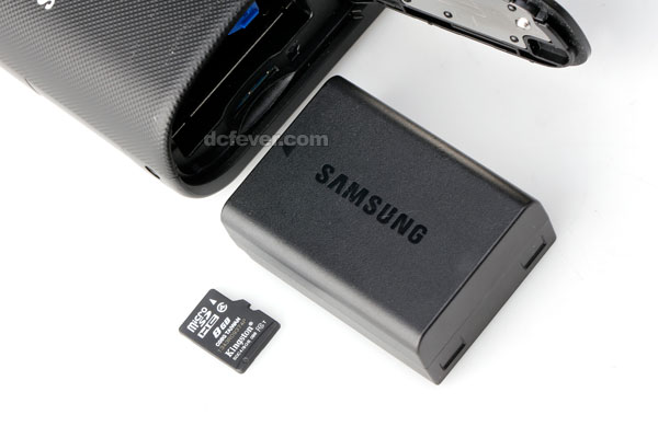 使用 microSD 記憶卡，在相機中較為罕見