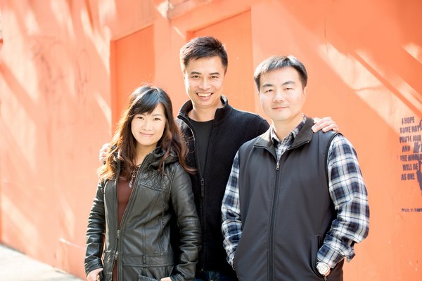 Felix So 的兩位愛徒，Maseedis Kay(左)及 Percy Chan(右)會成為未來攝影班的主力，將 Felix 的基本功傳授給更多攝影愛好者。