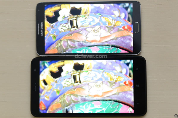 放大於相同比例下觀看，可以明顯看到 Galaxy Note 3 顯示的效果比較清晰