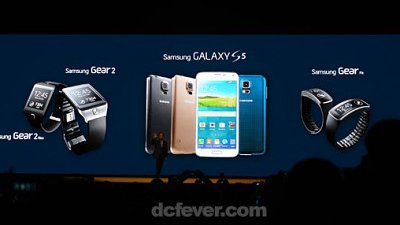 直擊 MWC 2014: Samsung 首款弧形屏幕手帶 Gear Fit （試玩短片）