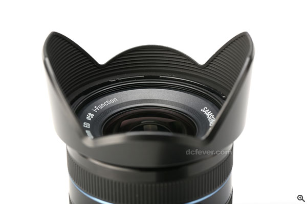 隨鏡附送花瓣形遮光罩