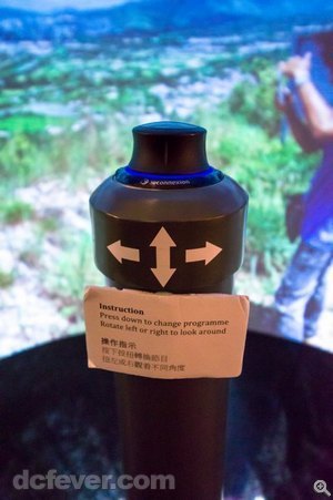 這就是控制器，感覺和遊戲機的遙控沒大分別。
