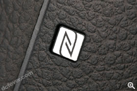 NFC 晶片位於手柄，方便連接手機。