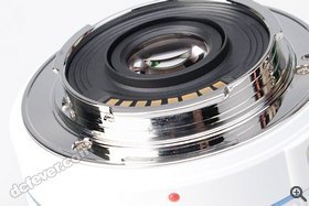 鏡頭採用更耐用的金屬接環。