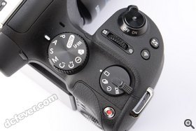 主要拍攝模式分佈在不同轉盤上,分工清晰。