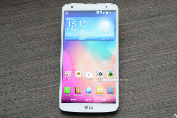 LG G Pro 2 的設計採用像去年大受歡迎 G2 的設計