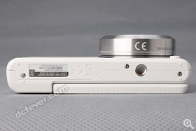 機底腳架孔處於鏡頭的光軸。