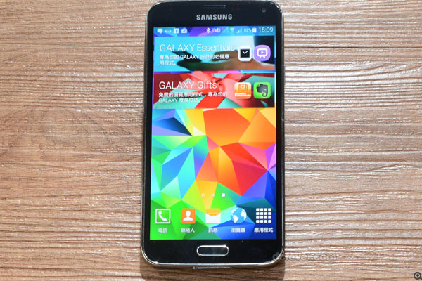 Samsung Galaxy S5 採用修長的機身比例
