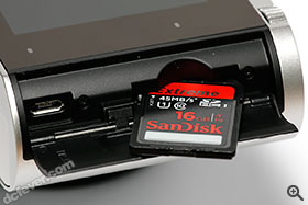 機身內置 16GB 空間，亦可採用 SD 卡作儲存。