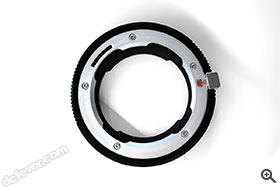 透過轉接環可以使用 Leica M 鏡頭。