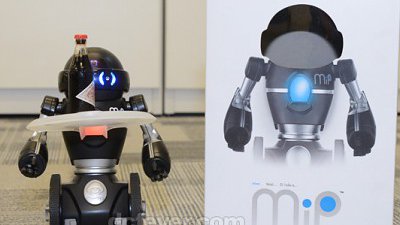 智能「阿四」MiP：手機遙控為你遞上汽水
