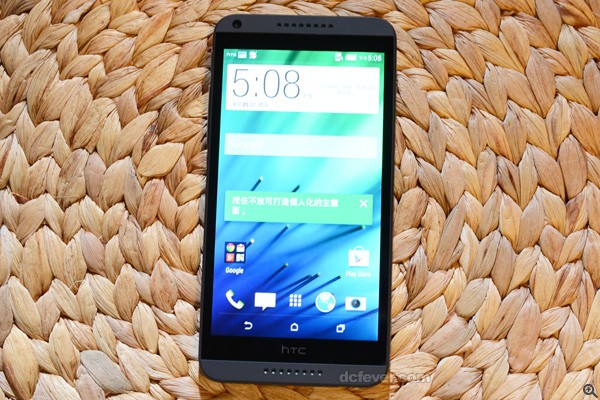 HTC Desire 816 Dual SIM 機身以一體式塑膠製作