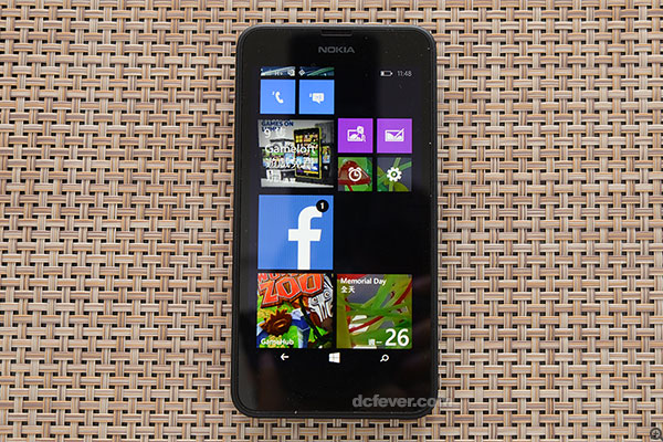 Nokia Lumia 630 機面的操作按鍵，以 Windows Phone 手機來說，首次置於屏幕之內