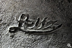 牆上刻有 Leitz 字眼。