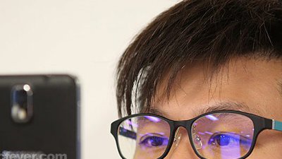 「低頭族」保護視力必備？ 試玩電子屏幕專用眼鏡！
