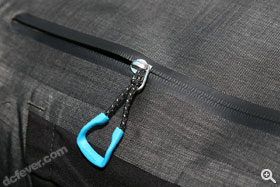 YKK RCPU 防水拉鍊。