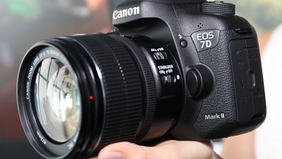 Canon EOS 7D Mark II 新一代 APS-C 機皇，10fps 連拍搶先玩！