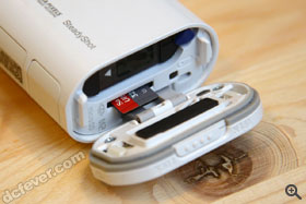 打開機蓋可更換 microSD 及電池