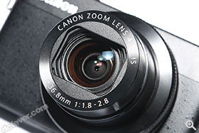 採用 24-100mm 等效鏡頭，提供 f/1.8-2.8 光圈。