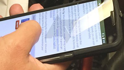 在人群中開心使用︰這是 Nexus 6 真機嗎？