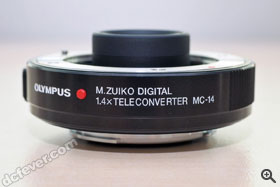 M.Zuiko Digital MC-14 增距器可以將鏡頭的攝力提升 1.4倍，不過暫時只適用於 M.Zuiko Digital ED 40-150mm f/2.8 PRO及明年上市的 M.Zuiko Digital ED 300mm f/4 PRO 身上。而 Panasonic Lumix G X Vario 35-100mm f/2.8 Asph. Power O.I.S. 因後組鏡片位置較出而未能使用。