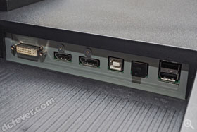 機背設有 DVI、HDMI 及 Display Port 輸入外，亦設有兩組 USB 輸入，可以容許兩部電腦同時連接顯示屏。