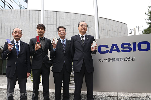 日本 Casio 各位高層合照。<br>左起︰松原直也（Naoya Matsubara）、長山洋介（Yosuke Nagayama）、<br>重岡正之（Masayuki Shigeoka）、中山 仁（Jin Nakayama）。