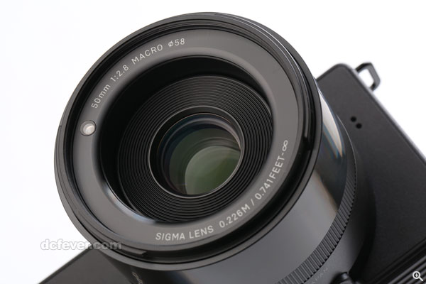 50mm f/2.8 鏡頭在 APS-C 片幅下提供 75mm 等效焦距。