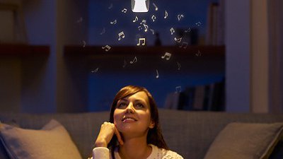 Sony 新世紀電燈泡：會照明時還要識播歌