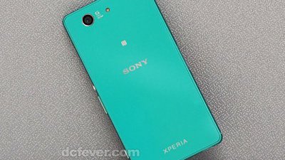 Sony 15 年迷你機王現身：完美單手觸控、1300 萬像前鏡加持