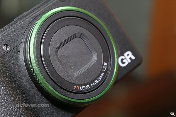 特別版 GR II 會配上綠圈裝飾。