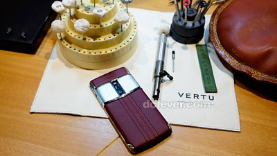 Vertu New Signature Touch 尊貴級旗艦手機：盛惠 HK$75,200 起