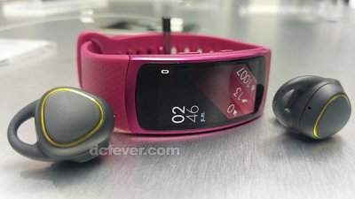 新一代智能配件 Samsung Gear Fit 2、Gear IconX：支援廣東話語音指導
