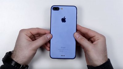 iPhone 7 Plus 藍色版短片現身！雙凸鏡令手機慘變「搖搖板」！