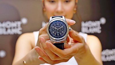 Montblanc Summit 智能錶玩復古！進取價發售