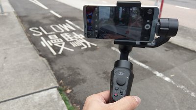 「震」的防不了？智雲 Smooth Q 手機三軸穩定器試玩