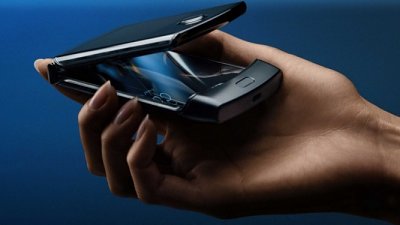 Motorola Razr 型格摺屏幕手機正式發表