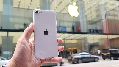 iPhone SE 2 首賣：用家得益，大鋪照炒