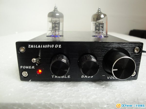ZHLAI D2 電子管6J1胆前級,可以連接各種功放機有源多媒體音響設備,讓你的音響設備俱胆味音色,D2 設有高低音調節功能,根據各自音響設備的参数的不同,自由調節,達至優美的Hifi音質效果。 机身新淨,功能全正常。 北京6J1胆3隻。 火牛 1隻。 N.B. 若要升級至2隻美國GE 5654W胆; 另加$100