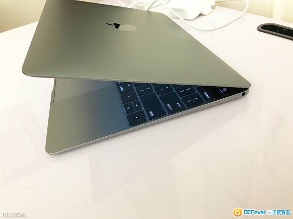 macbook 12" 8gb 256gb 太空灰 space grey 保期 warranty until nov