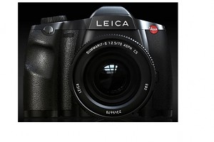 CCD 比全片幅更大：Leica S2